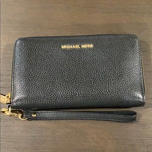 Michael Kors Smart phone wristlet/wallet